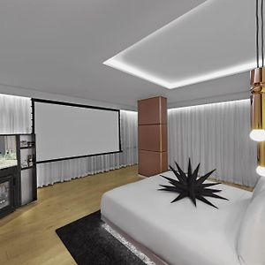 Screening Suite Suite 1 King